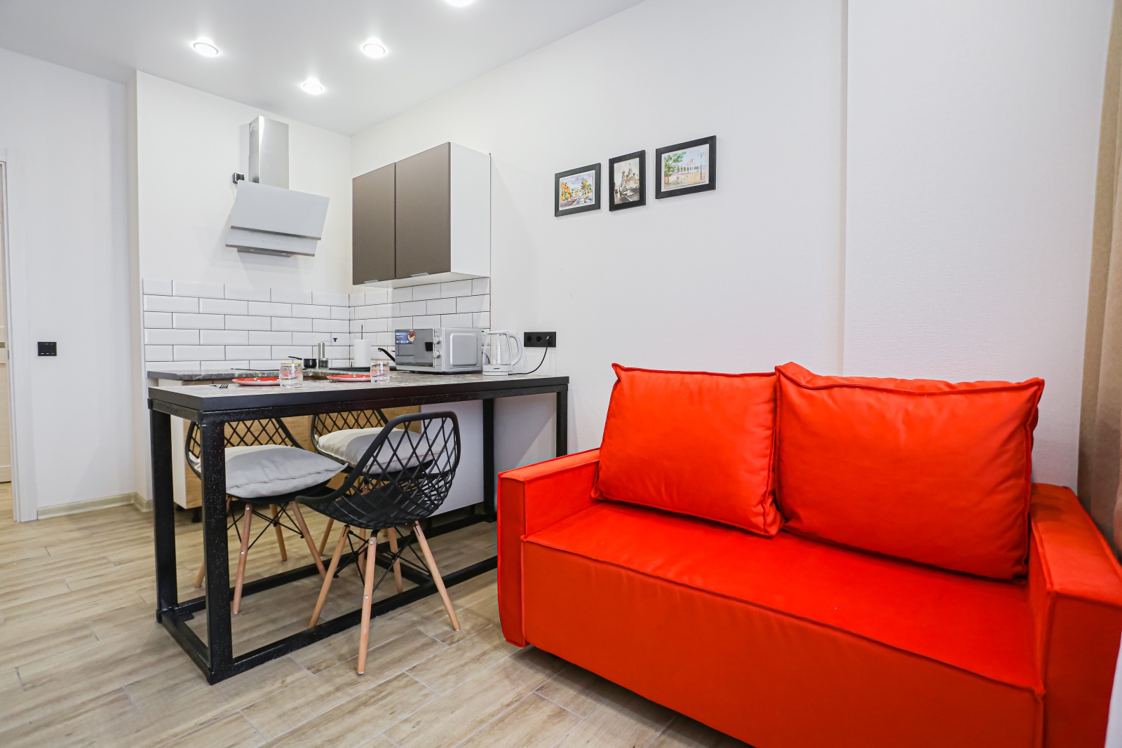 SunSet Красный диван 5-ти местная 1 комнатная квартира