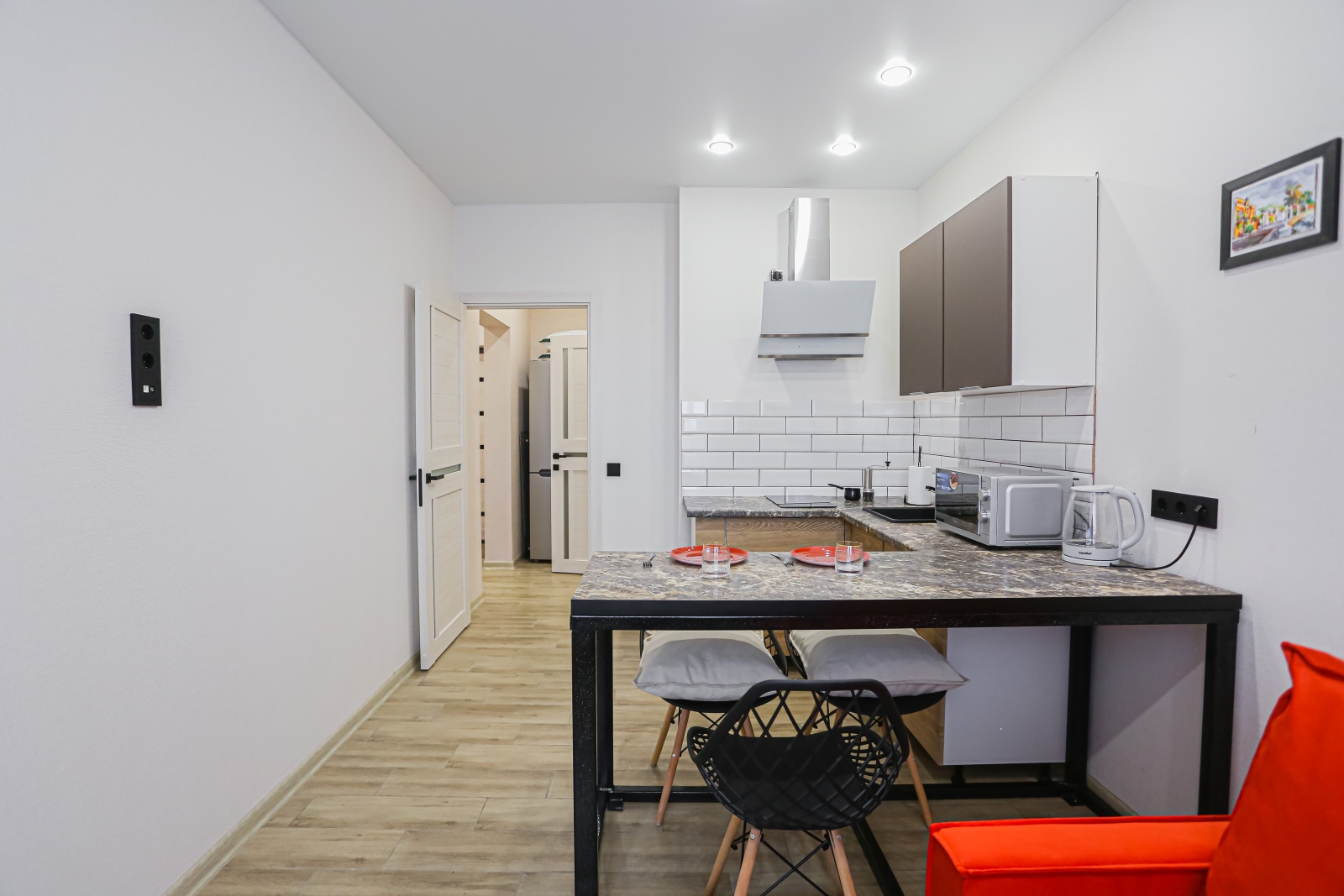 SunSet Красный диван 5-ти местная 1 комнатная квартира